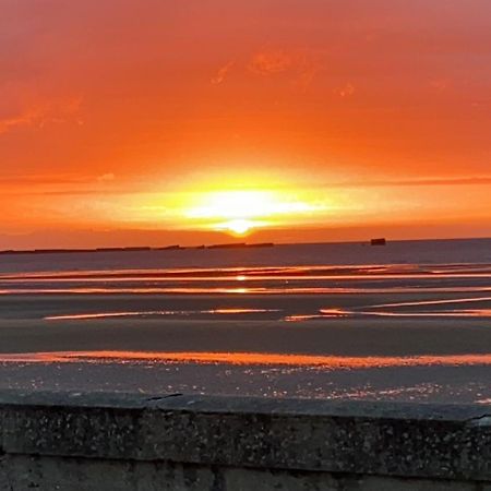Gites "Plage" Ou "Pieds Dans L'Eau" En Front De Mer A Asnelles , 3Km D'Arromanches, 10Km De Bayeux מראה חיצוני תמונה