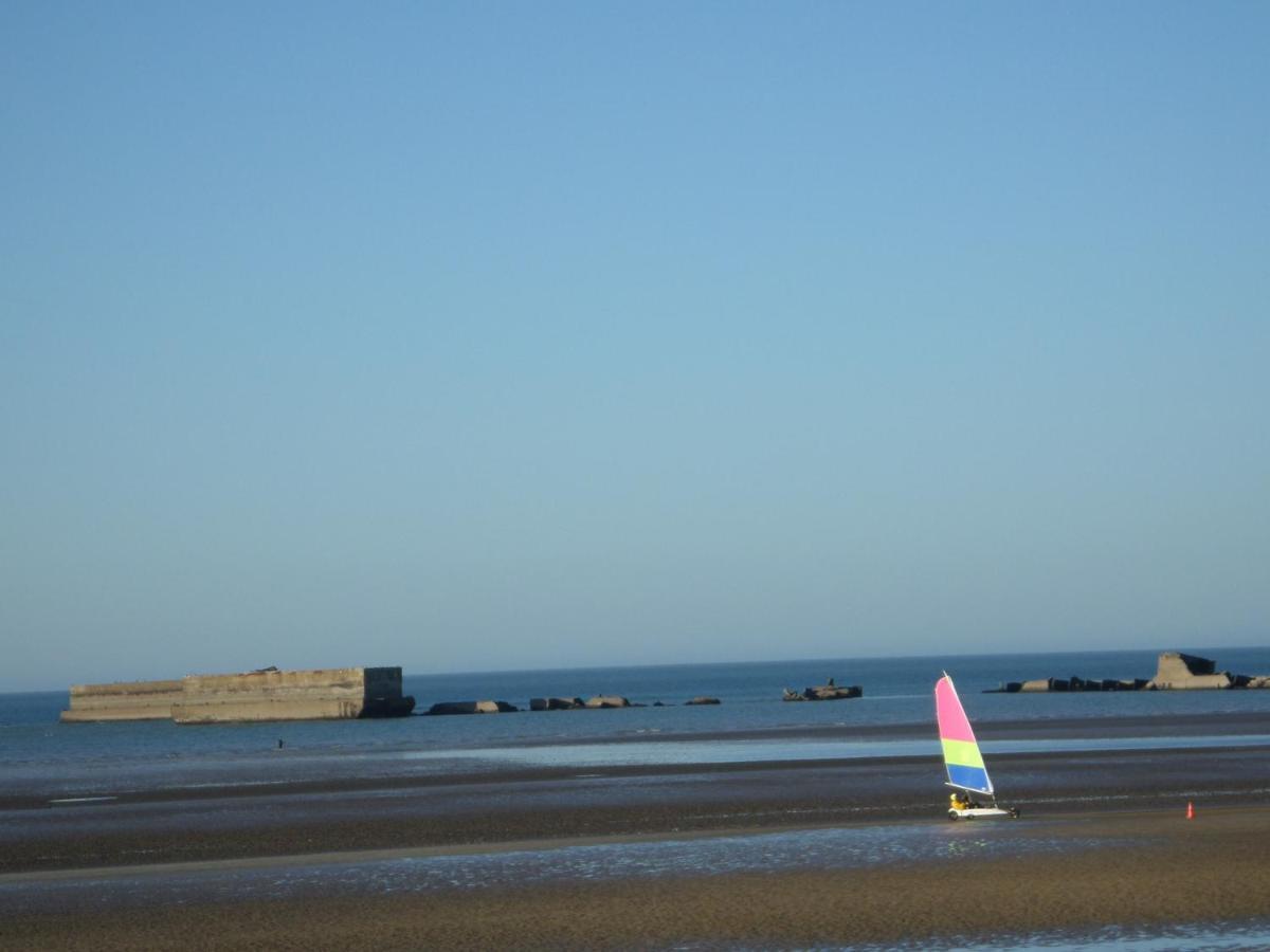 Gites "Plage" Ou "Pieds Dans L'Eau" En Front De Mer A Asnelles , 3Km D'Arromanches, 10Km De Bayeux מראה חיצוני תמונה